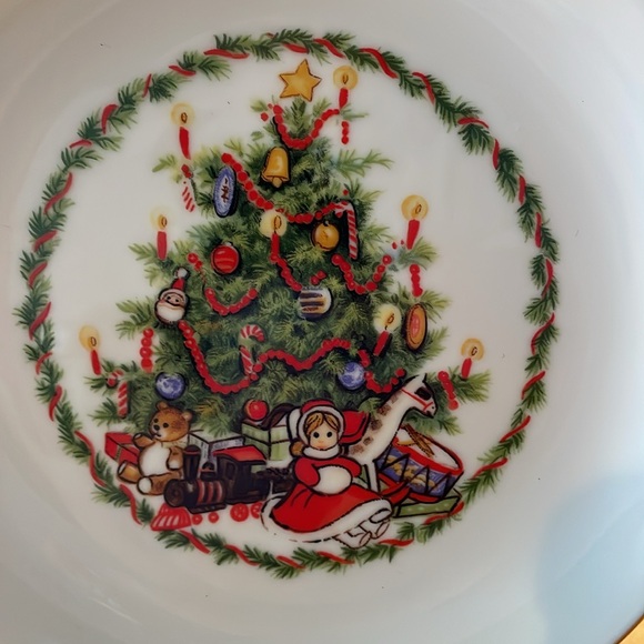 JASCO Christmas Plate 6 1/5" Japan 22K Gold Edge Tree Gifts Red Green Porcelain - Picture 2 of 10